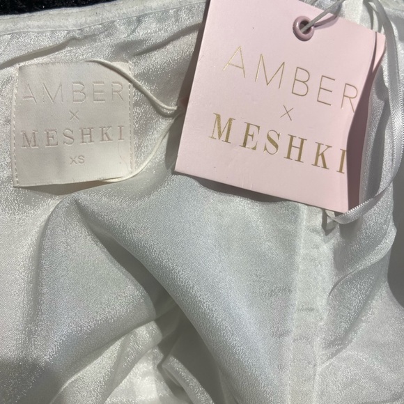 Meshki White Tweed Dress with Belt - Picture 8 of 9